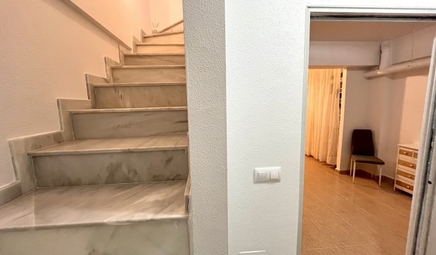 Resale - Town House -
Avileses - Inland