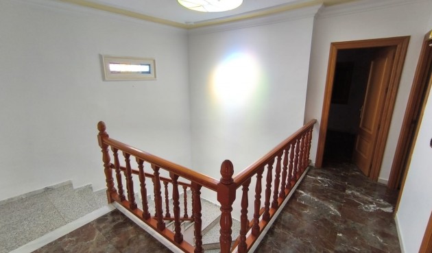 Brukt - Town House -
Sax - Inland