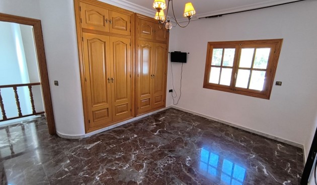 Brukt - Town House -
Sax - Inland