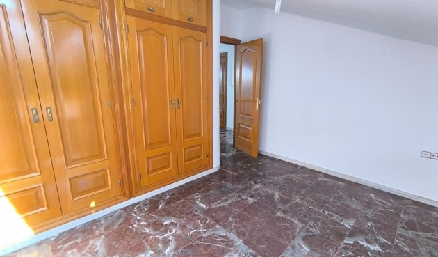 Brukt - Town House -
Sax - Inland