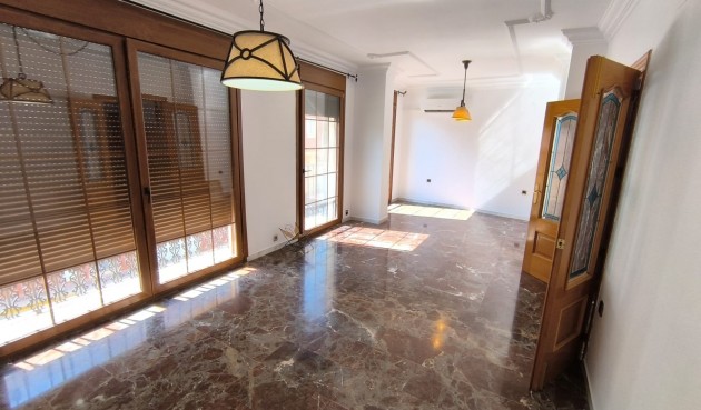 Brukt - Town House -
Sax - Inland