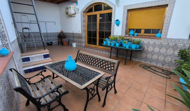 Brukt - Town House -
Sax - Inland