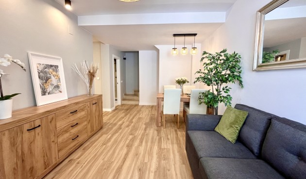 Återförsäljning - Town House -
Playa Flamenca - Costa Blanca