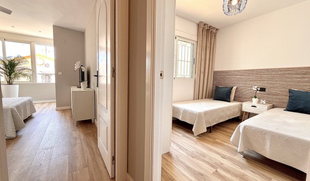 Återförsäljning - Town House -
Playa Flamenca - Costa Blanca