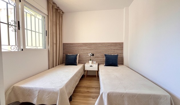 Återförsäljning - Town House -
Playa Flamenca - Costa Blanca