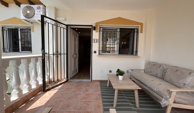Återförsäljning - Town House -
Playa Flamenca - Costa Blanca