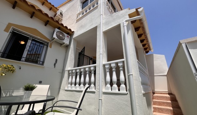 Återförsäljning - Town House -
Playa Flamenca - Costa Blanca