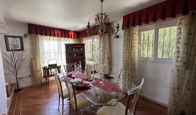 Resale - Villa -
Villamartin - Costa Blanca