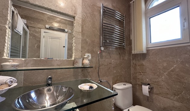 Resale - Villa -
Villamartin - Costa Blanca