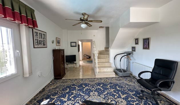 Resale - Villa -
Villamartin - Costa Blanca