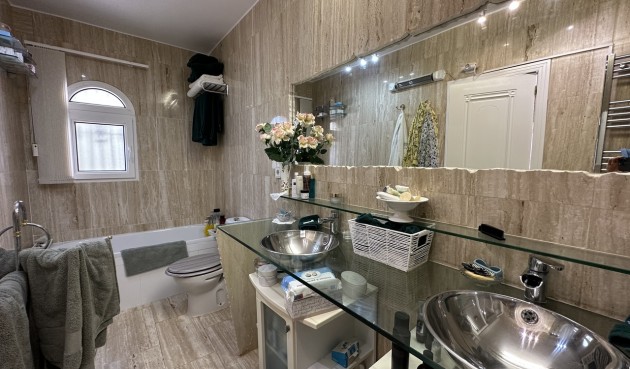 Resale - Villa -
Las Ramblas Golf - Inland