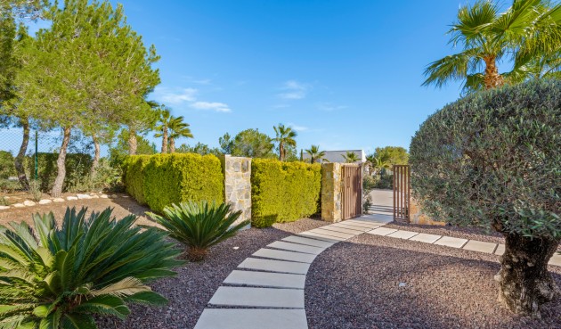 Resale - Villa -
Dehesa de Campoamor - Costa Blanca