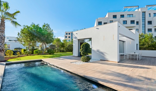 Resale - Villa -
Dehesa de Campoamor - Costa Blanca