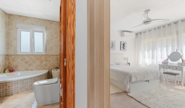 Resale - Villa -
Pinar de Campoverde - Costa Blanca