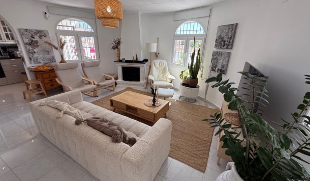 Resale - Villa -
Torrevieja - Costa Blanca