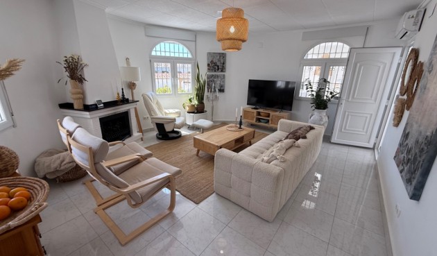 Resale - Villa -
Torrevieja - Costa Blanca