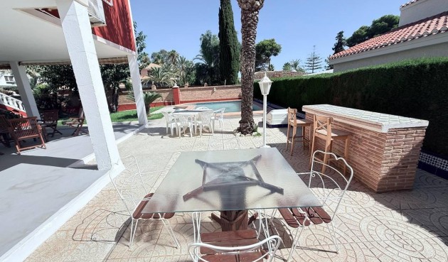Resale - Villa -
Campoamor