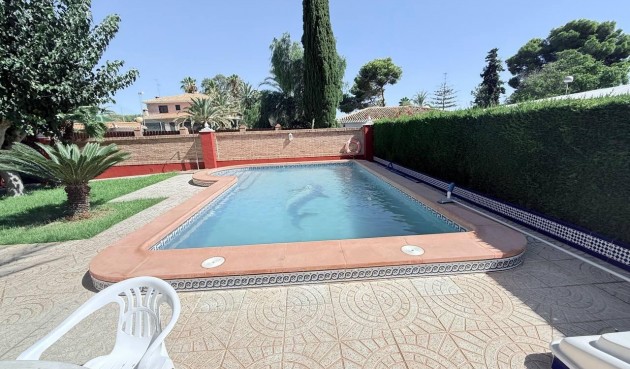 Resale - Villa -
Campoamor