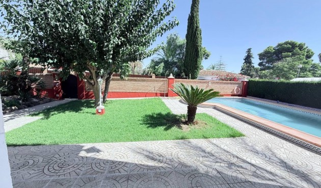 Resale - Villa -
Campoamor