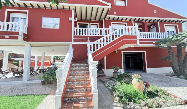 Resale - Villa -
Campoamor