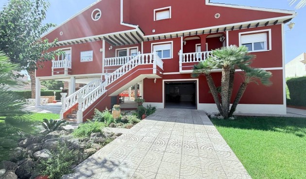 Resale - Villa -
Campoamor