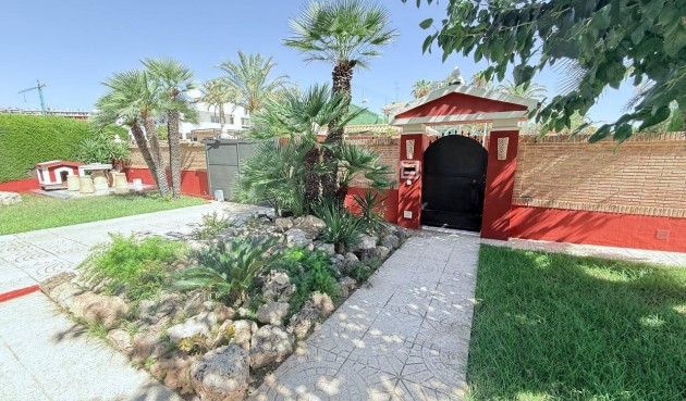 Resale - Villa -
Campoamor