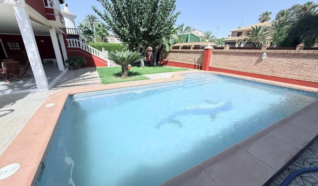 Resale - Villa -
Campoamor