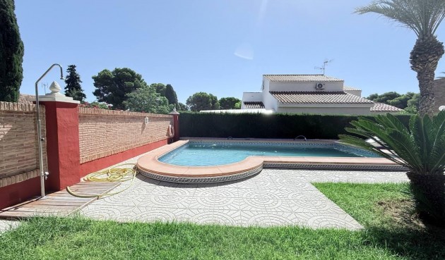 Resale - Villa -
Campoamor