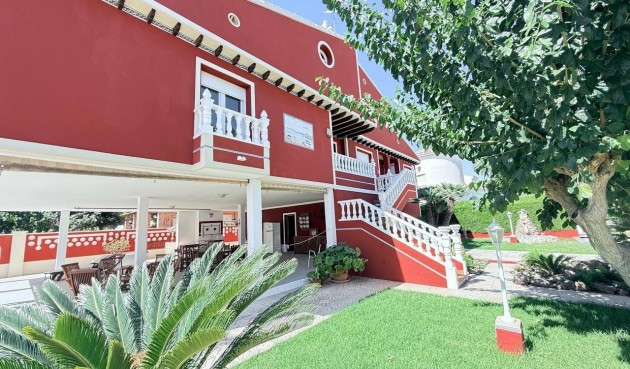 Resale - Villa -
Campoamor