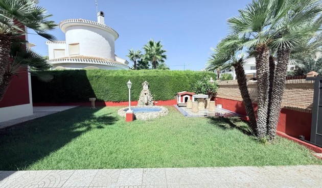 Resale - Villa -
Campoamor