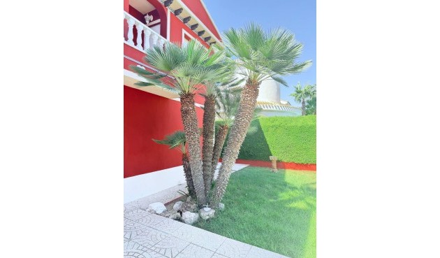 Resale - Villa -
Campoamor