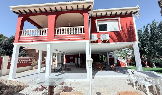 Resale - Villa -
Campoamor