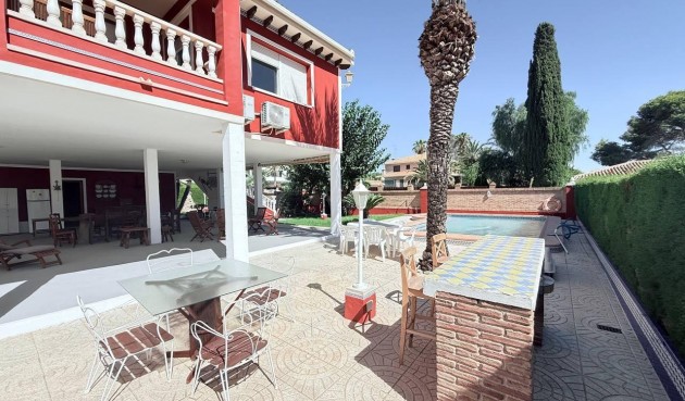 Resale - Villa -
Campoamor