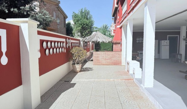 Resale - Villa -
Campoamor
