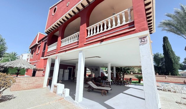 Resale - Villa -
Campoamor