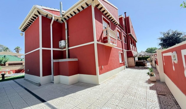 Resale - Villa -
Campoamor