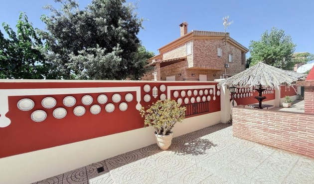 Resale - Villa -
Campoamor