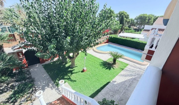 Resale - Villa -
Campoamor