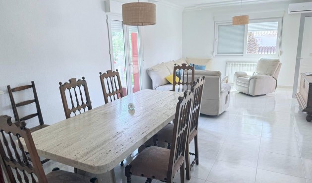 Resale - Villa -
Campoamor