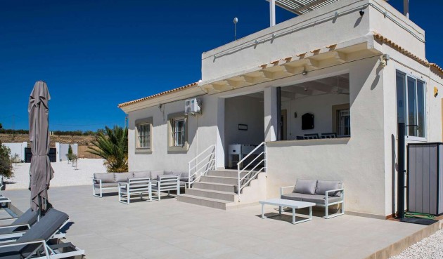 Resale - Villa -
Pinoso - Inland