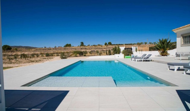 Resale - Villa -
Pinoso - Inland