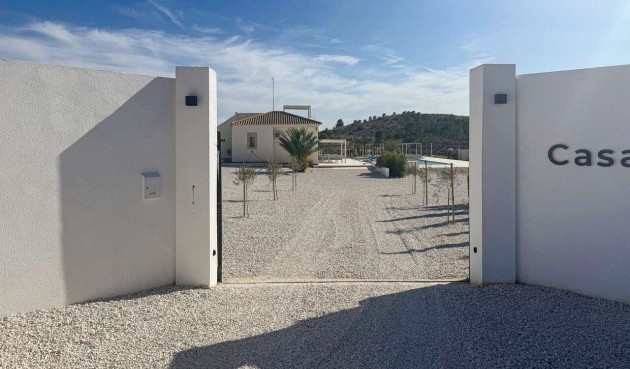 Resale - Villa -
Pinoso - Inland