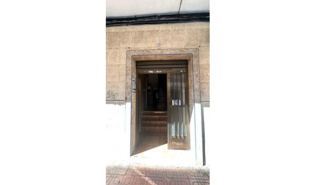 Resale - Apartment -
Torrevieja - Paseo Maritimo