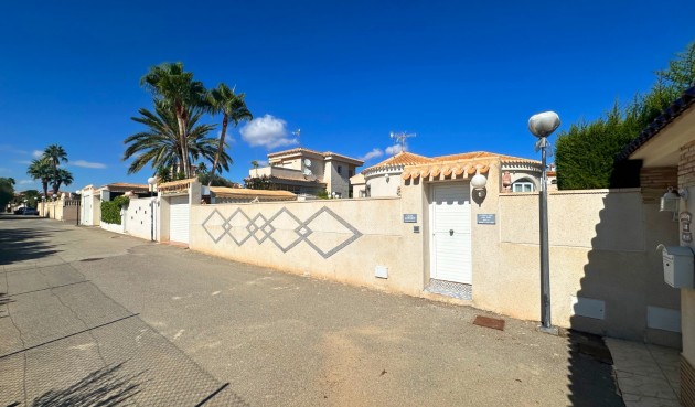 Resale - Villa -
Orihuela Costa - Costa Blanca