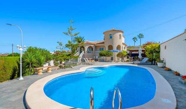 Resale - Villa -
Almoradí - Inland