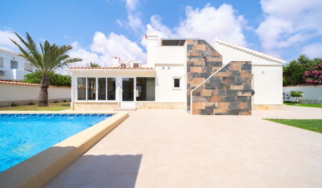 Brukt - Villa -
Torrevieja - Costa Blanca