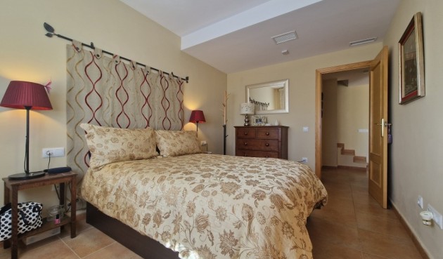 Resale - Semi Detached -
Relleu - Inland