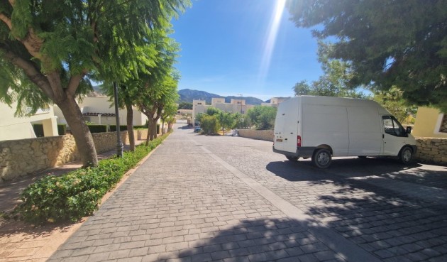 Resale - Semi Detached -
Relleu - Inland