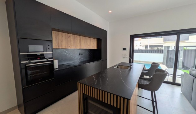 Resale - Bungalow -
Pilar de la Horadada - Costa Blanca