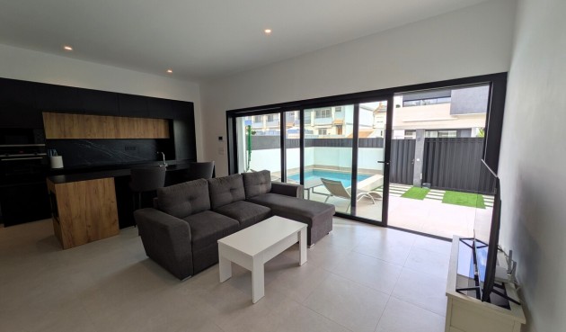 Resale - Bungalow -
Pilar de la Horadada - Costa Blanca